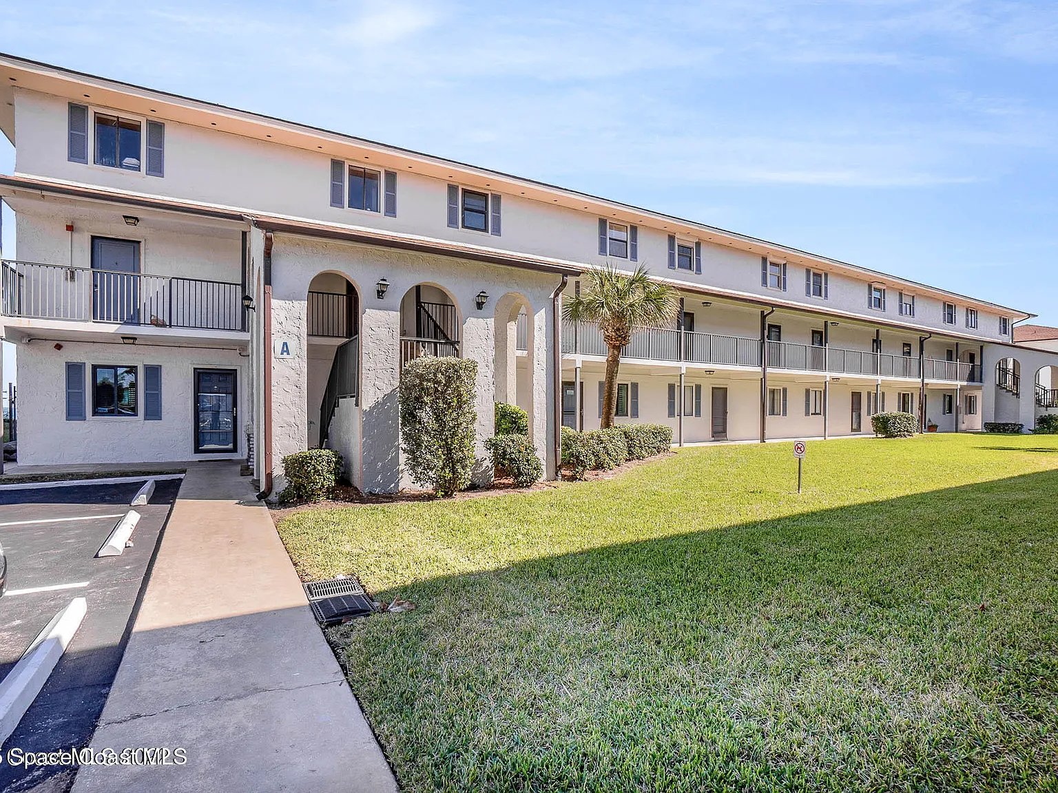 2 bed, 2.5 bath, 1205 sqft, $3,250 — Photo 2