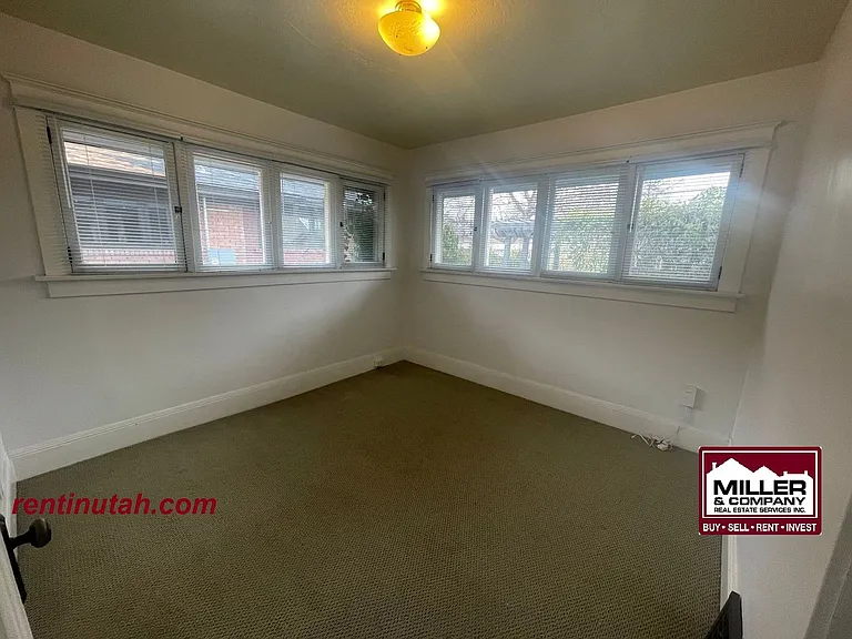 1560 E Garfield Ave — Photo 7