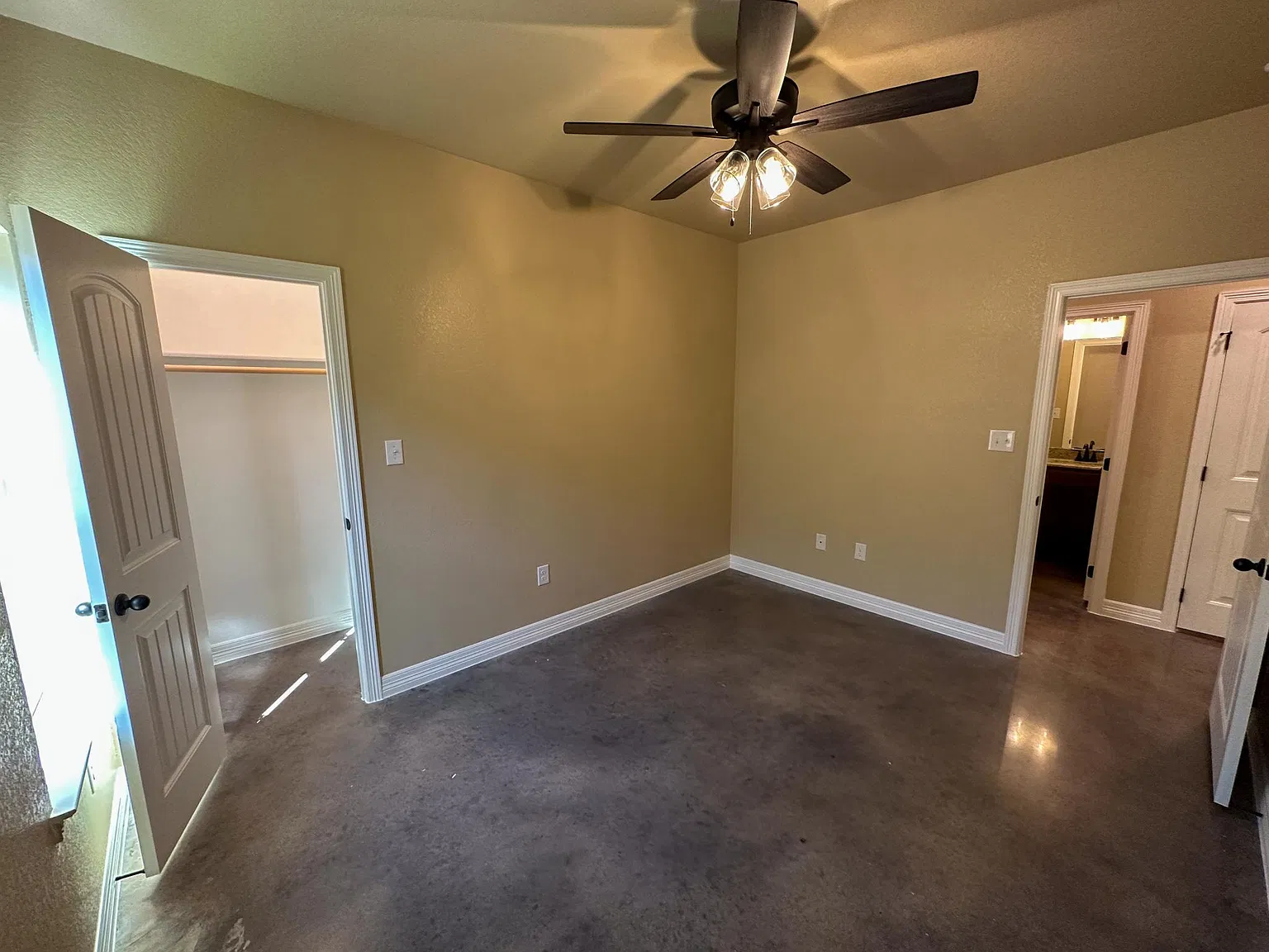 3 bed, 1332 sqft, $1,350 — Photo 1