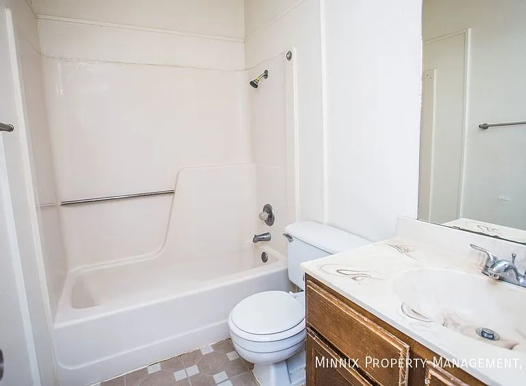 5804 6th St #B — Photo 3