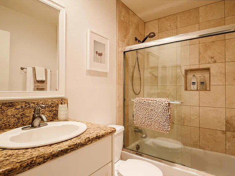 2411 Prospect Ave #215 — Photo 16