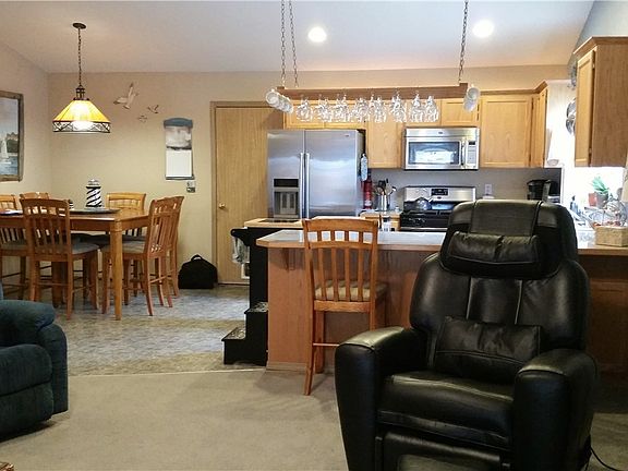 4th image of 124 170th St E
