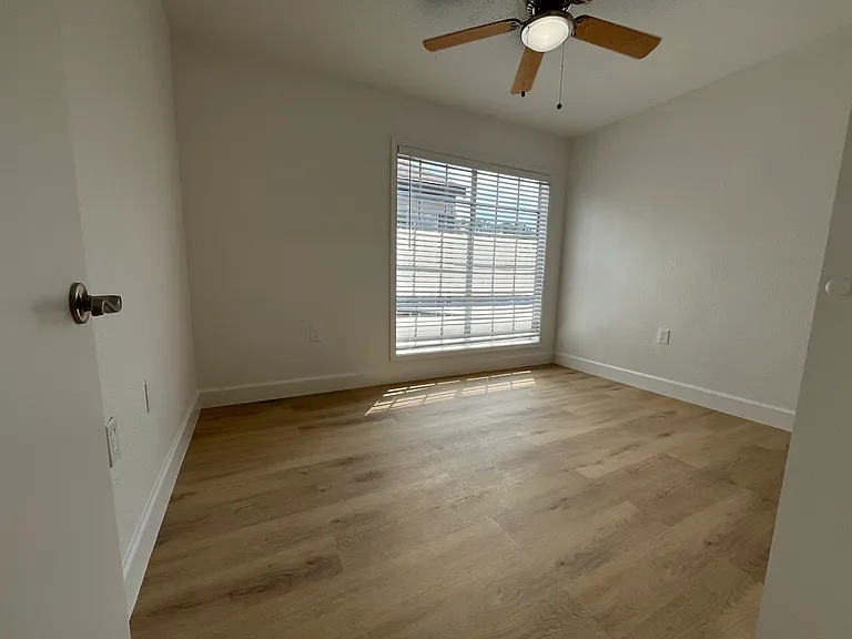 Crestwood Apartments — Photo 5