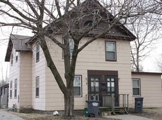 706 W 1st St, Dixon, IL 61021