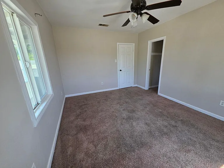 2641 N Arrowhead Ave — Photo 30