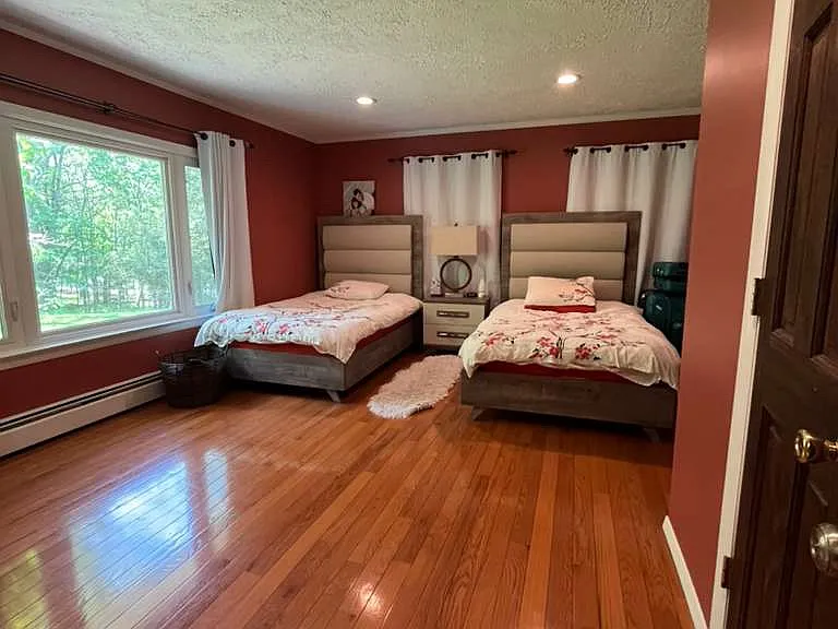 625 Saddle River Rd — Photo 9
