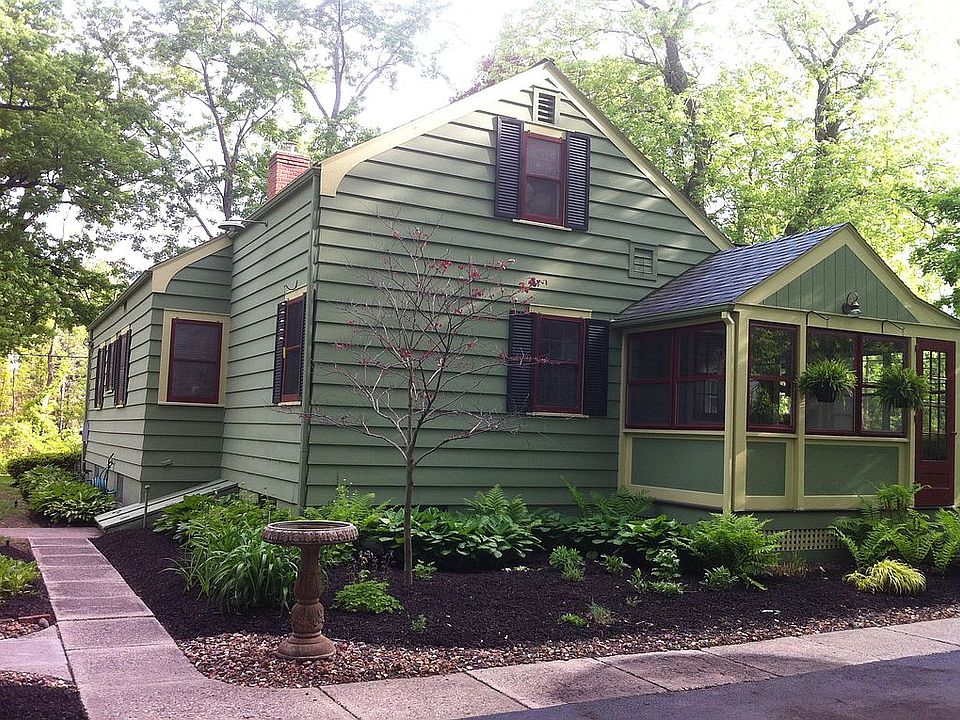 2nd image of 22 Bedell Ave