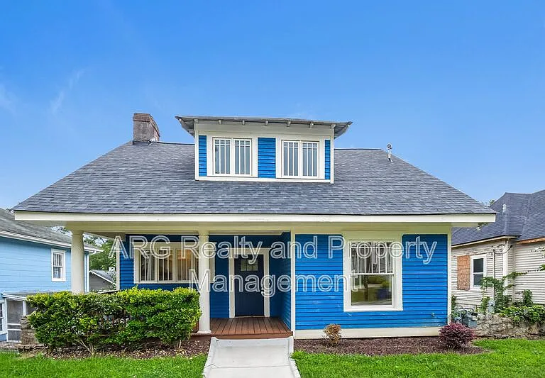 393 Atwood St SW — Photo 1