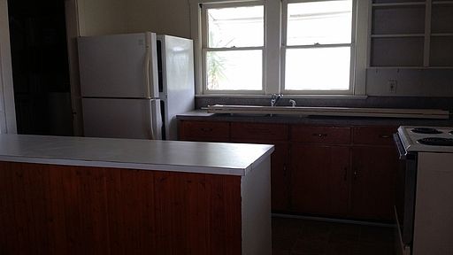 3rd image of 207 Glendale St