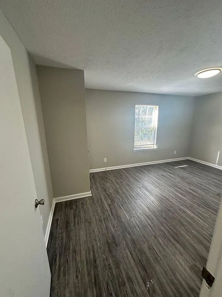 The Brownstone Apartments — Photo 4