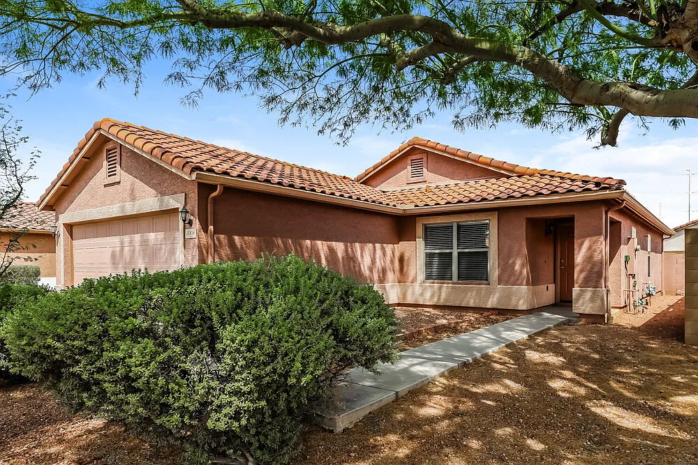 4 bed, 2.0 bath, 1524 sqft, $2,310 — Photo 3