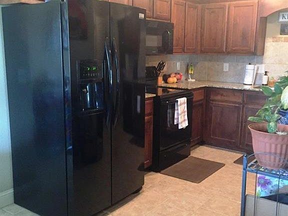 3rd image of 2412 S 11th Pl