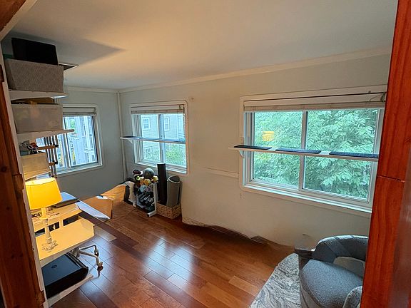 3rd image of 759 E 7th St #3