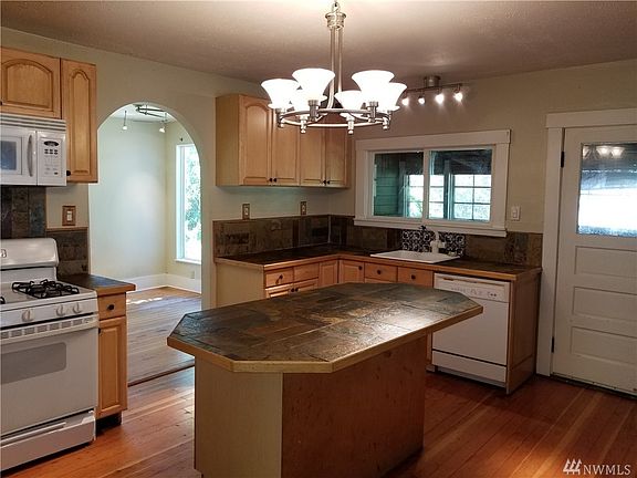 5th image of 6102 S Thompson Ave