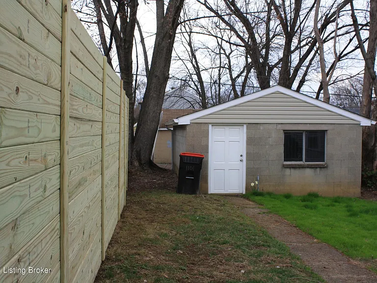 1101 E Saint Catherine St — Photo 15