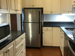 60 Rambling Brook Ln APT B3, Glastonbury, CT 06033