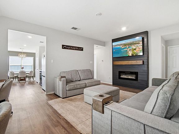 4th image of 306 Pickwick Gardens Ln
