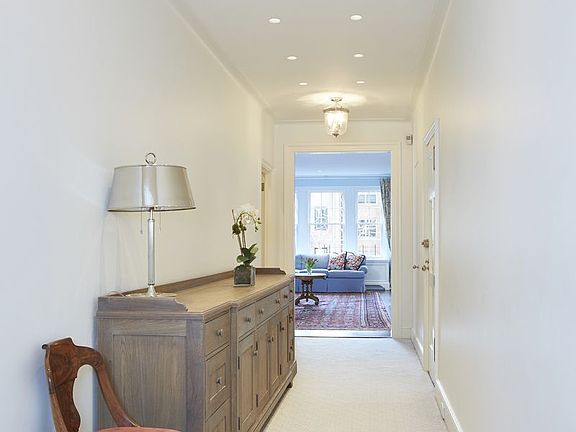 4th image of 117 E 72nd St #5E