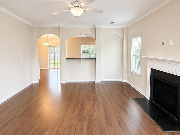 4th image of 815 Burnview Ln