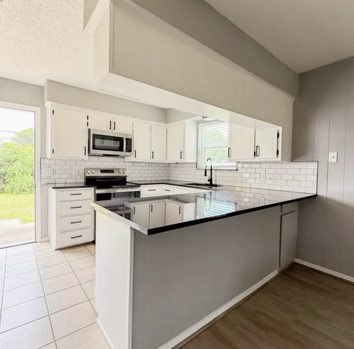 2 bed, 1100 sqft, $1,700 — Photo 4