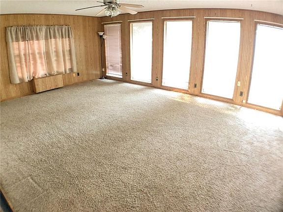 5th image of 908 W C Ave