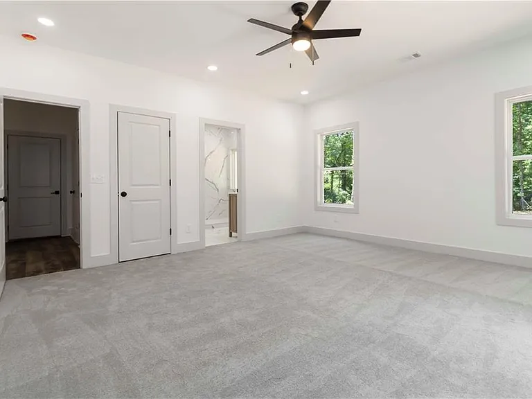 2884 Thompson Cir — Photo 17