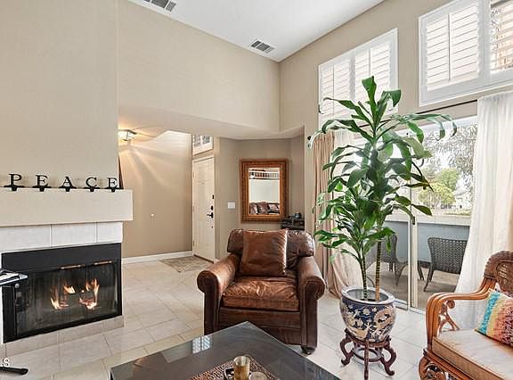 4th image of 935 Goodman St