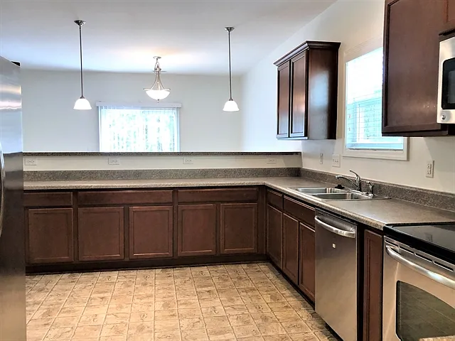 Building Photo - 305 Switchback St