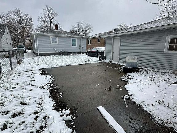2nd image of 17832 Glen Oak Ave