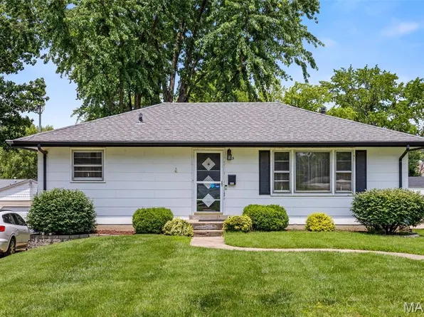 895 Harrison St, Florissant, MO 63031