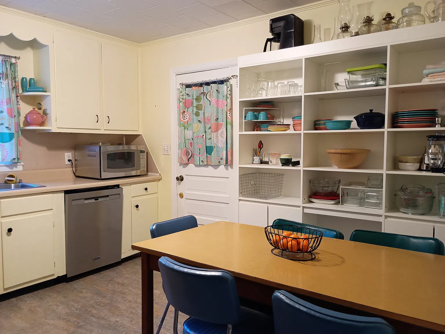 3 bed, 1100 sqft, $2,100 — Photo 4