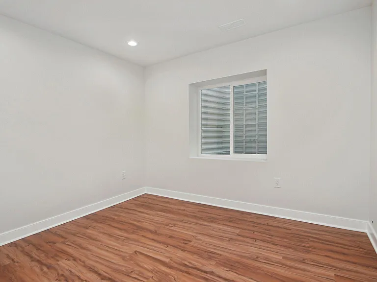 25495 Woodbine Farm Dr — Photo 2