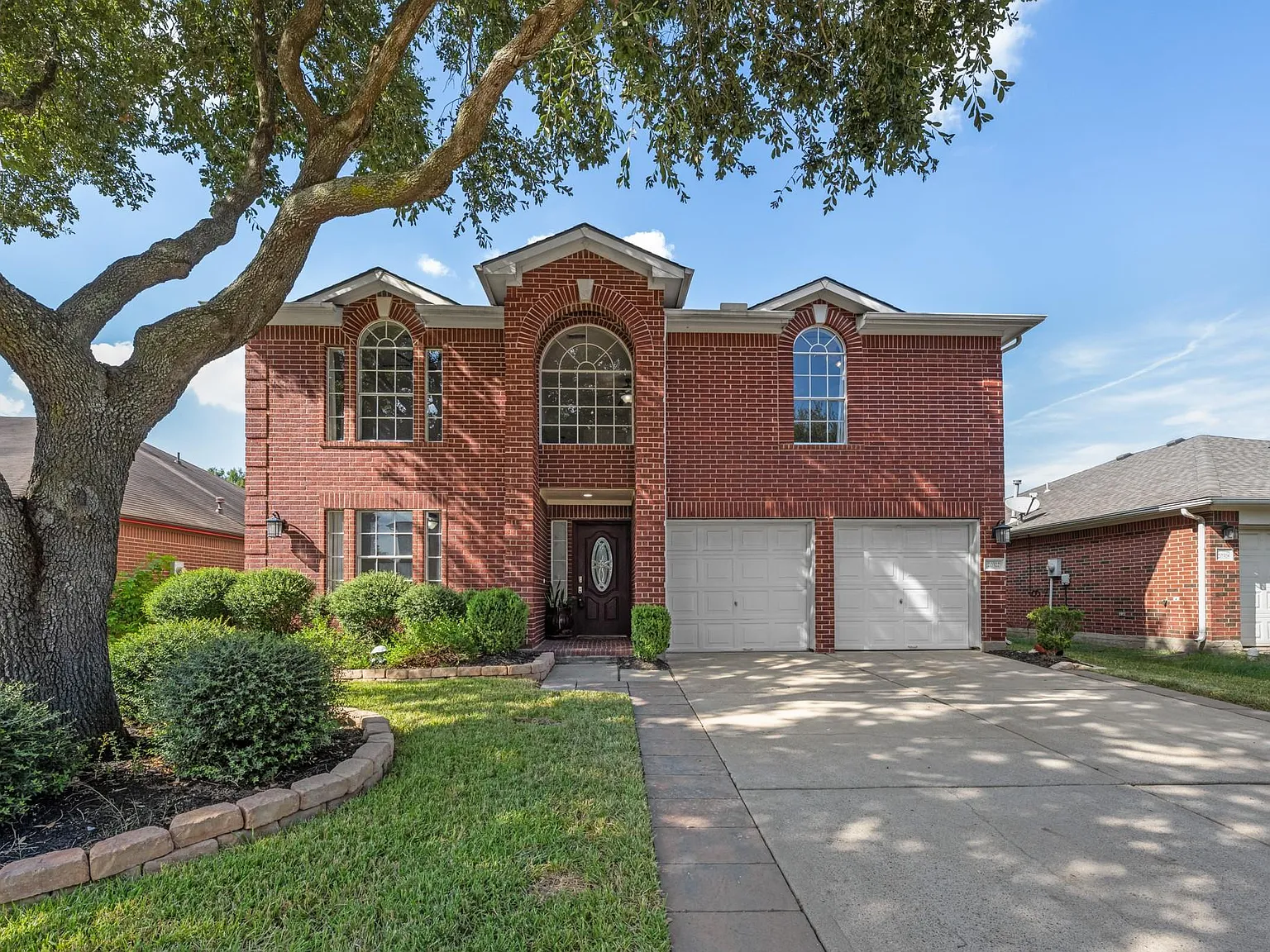 4 bed, 2.5 bath, 2480 sqft, $2,300 — Photo 1