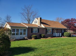 2 Woodside Rd E, Apalachin, NY 13732