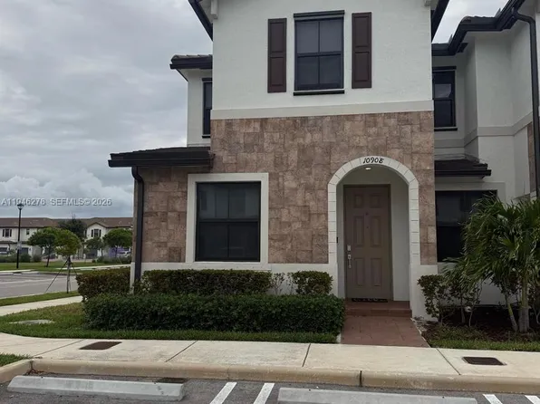 10908 W 32nd Ln, Hialeah, FL 33018