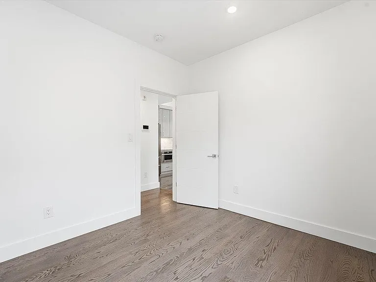 290 Griffith St #2 — Photo 19