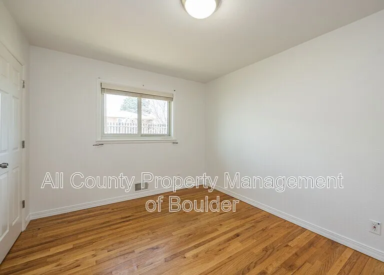 425 S 40th St — Photo 14