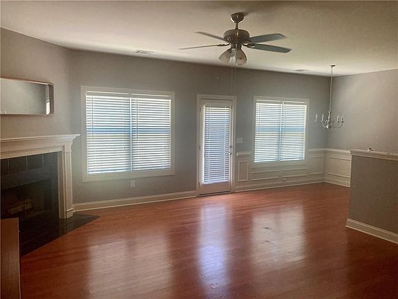 4th image of 2116 Barberry Dr