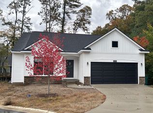 13453 Barclay Dr, Nunica, MI 49448