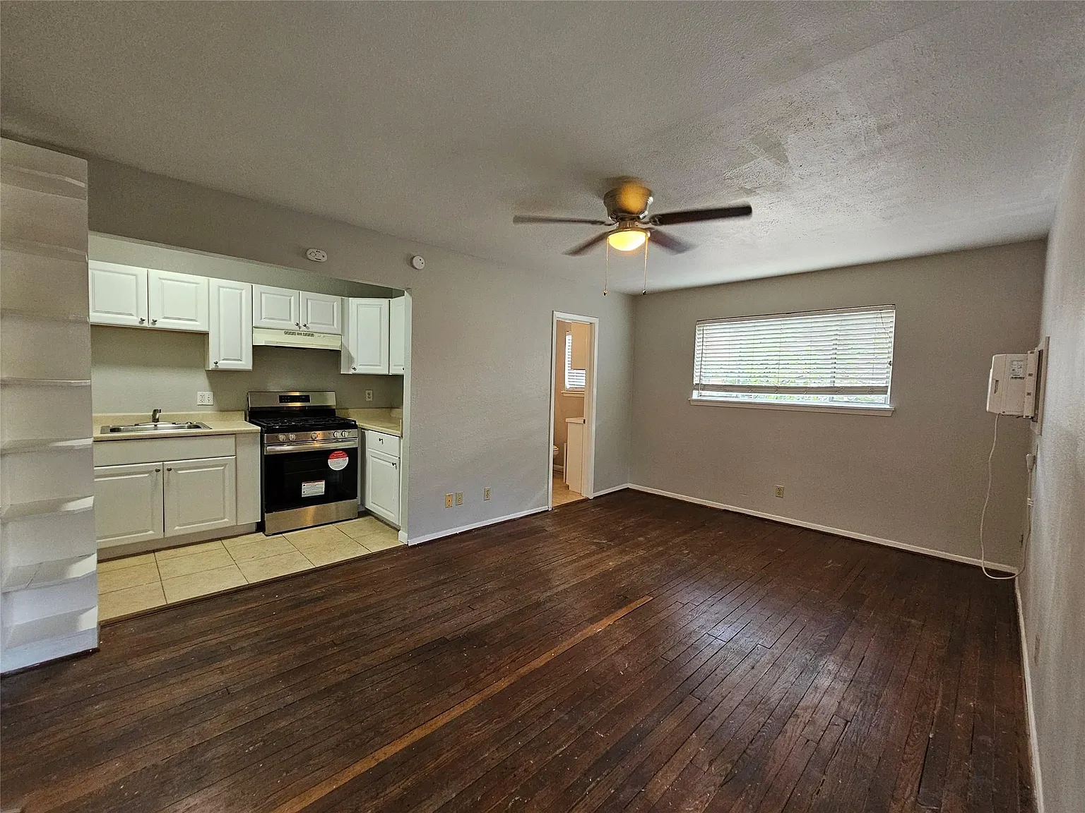 1 bed, 1.0 bath, 318 sqft, $725 — Photo 4