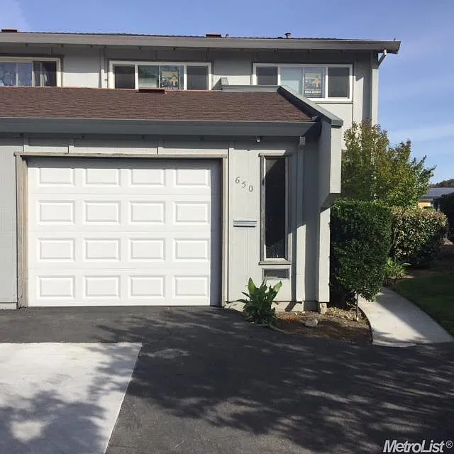 650 Knollwood Dr photo 1