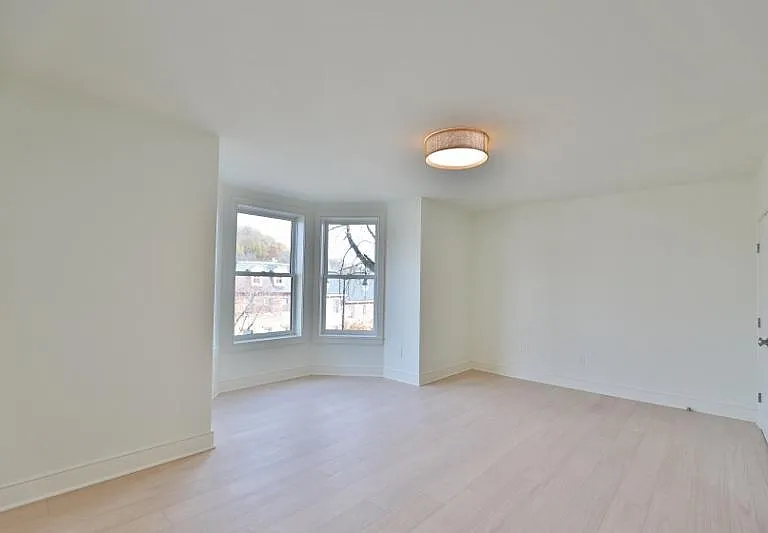 85 Broadway #3 — Photo 1