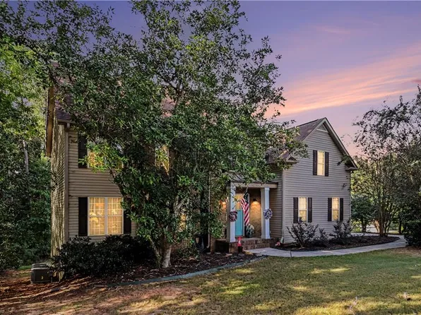 140 Manor Dr, Fayetteville, GA 30215