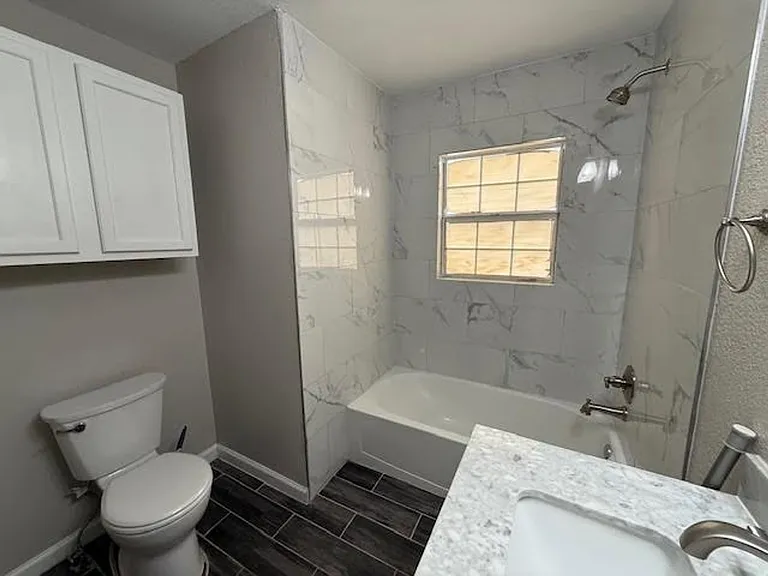 1901 Dutton Ave — Photo 11