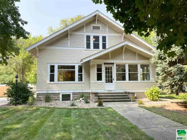 333 3rd Ave NE, Sioux Center, IA 51250
