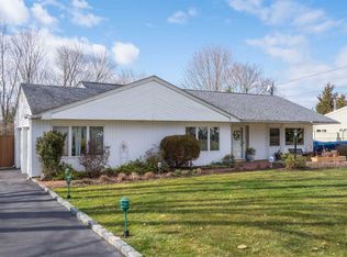 302 Terry Rd, Smithtown, NY 11787