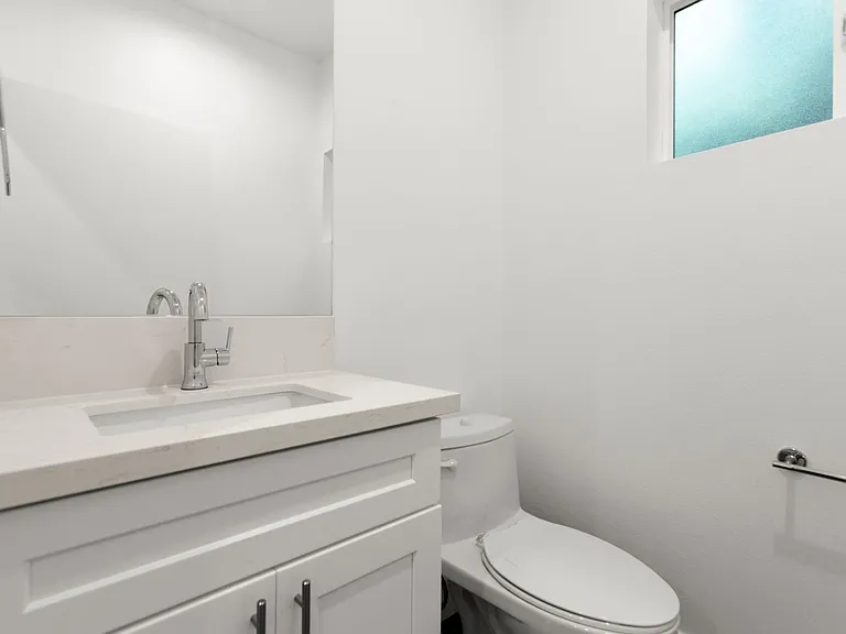 1034 N Oxford Ave — Photo 16