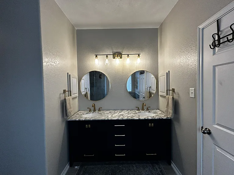 12118 Lamar Brg — Photo 16