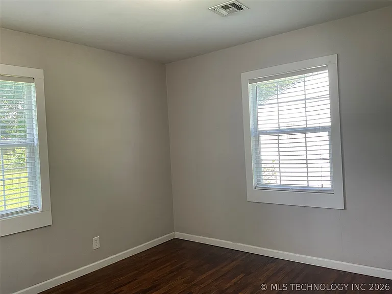 5720 E 3rd St S — Photo 10