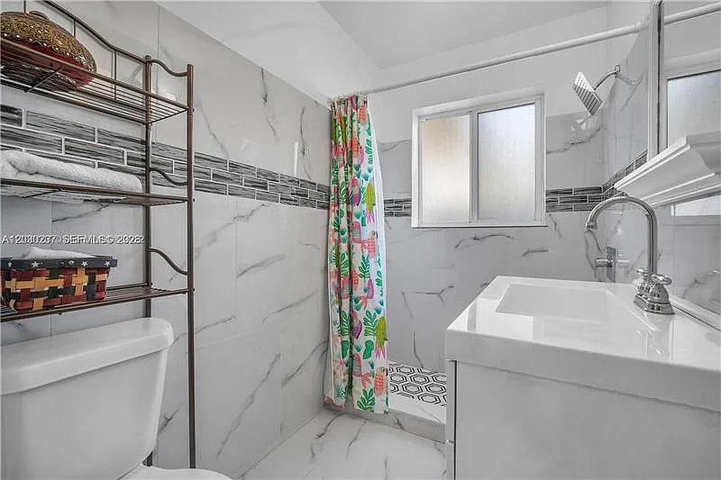 3 bed, 1357 sqft, $3,840 — Photo 3